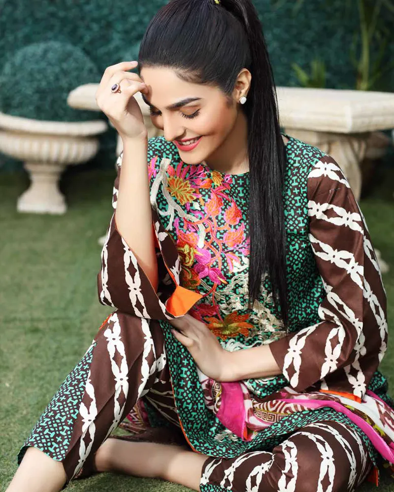 Charizma by Riaz Arts Spring/Summer 2017 Lawn Collection - Volume 1, Design RY05A