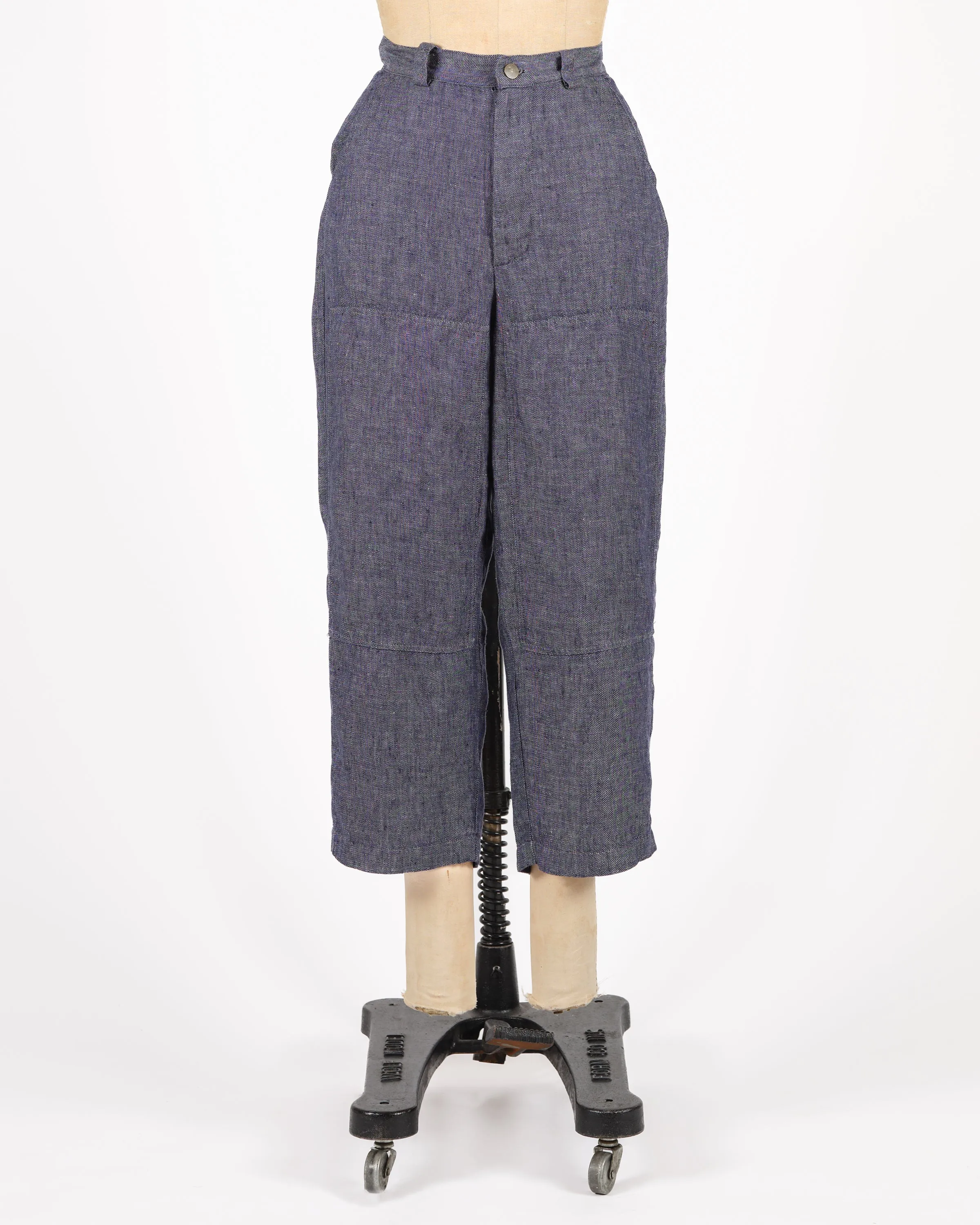 Sure! To optimize the title of a garden pant for an e-commerce product, lets include descriptive modifiers that highlight its key features. Heres an improved title:

Durable, Water-Resistant Garden Pants with Knee Pads for Outdoor Work

This optimized title provides potential buyers with a clear understanding of the products benefits, such as durability, water resistance, and comfort for outdoor tasks.