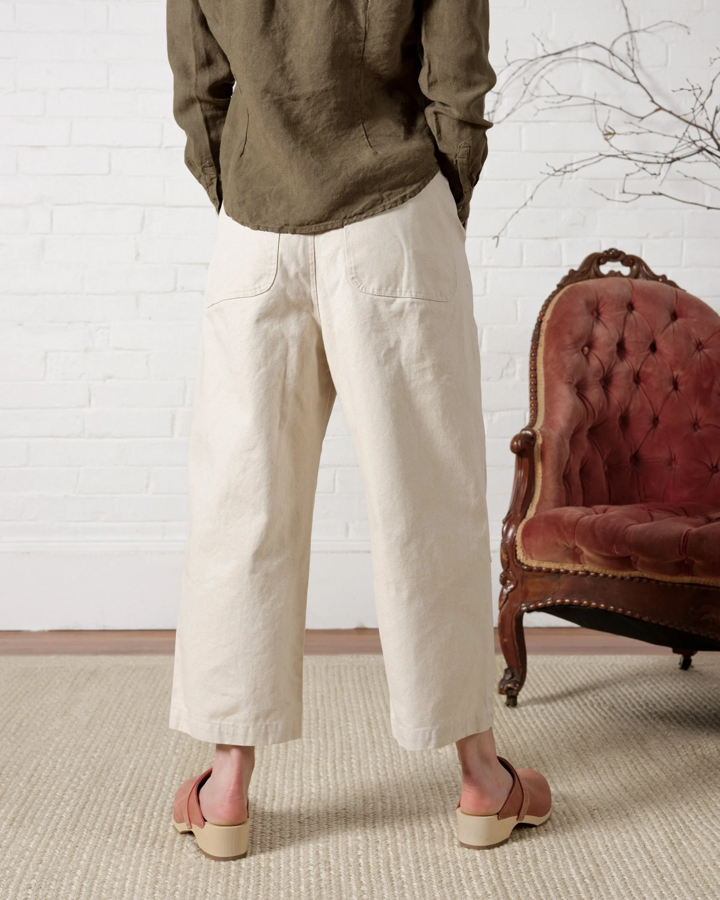 Sure! To optimize the title of a garden pant for an e-commerce product, lets include descriptive modifiers that highlight its key features. Heres an improved title:

Durable, Water-Resistant Garden Pants with Knee Pads for Outdoor Work

This optimized title provides potential buyers with a clear understanding of the products benefits, such as durability, water resistance, and comfort for outdoor tasks.