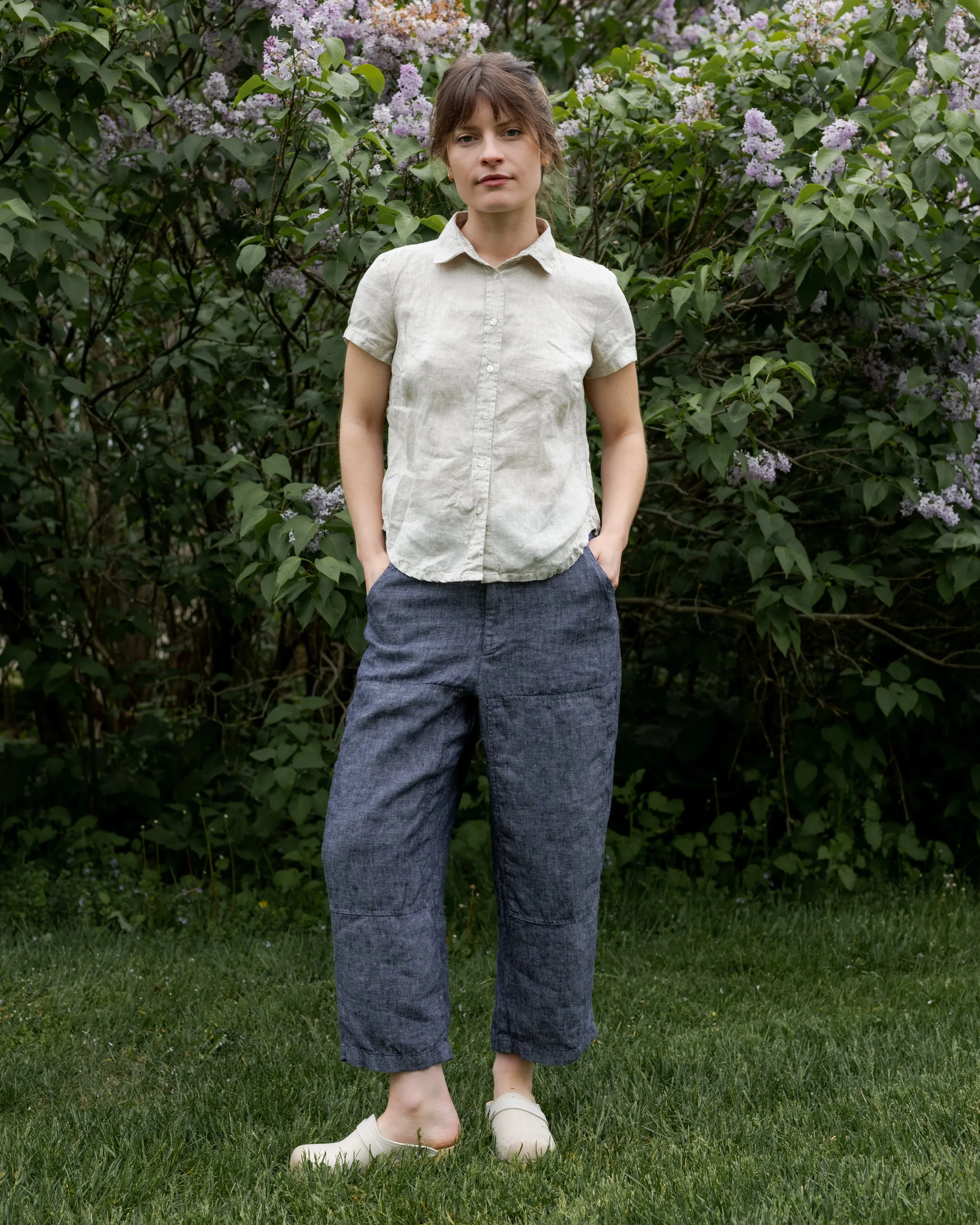 Sure! To optimize the title of a garden pant for an e-commerce product, lets include descriptive modifiers that highlight its key features. Heres an improved title:

Durable, Water-Resistant Garden Pants with Knee Pads for Outdoor Work

This optimized title provides potential buyers with a clear understanding of the products benefits, such as durability, water resistance, and comfort for outdoor tasks.