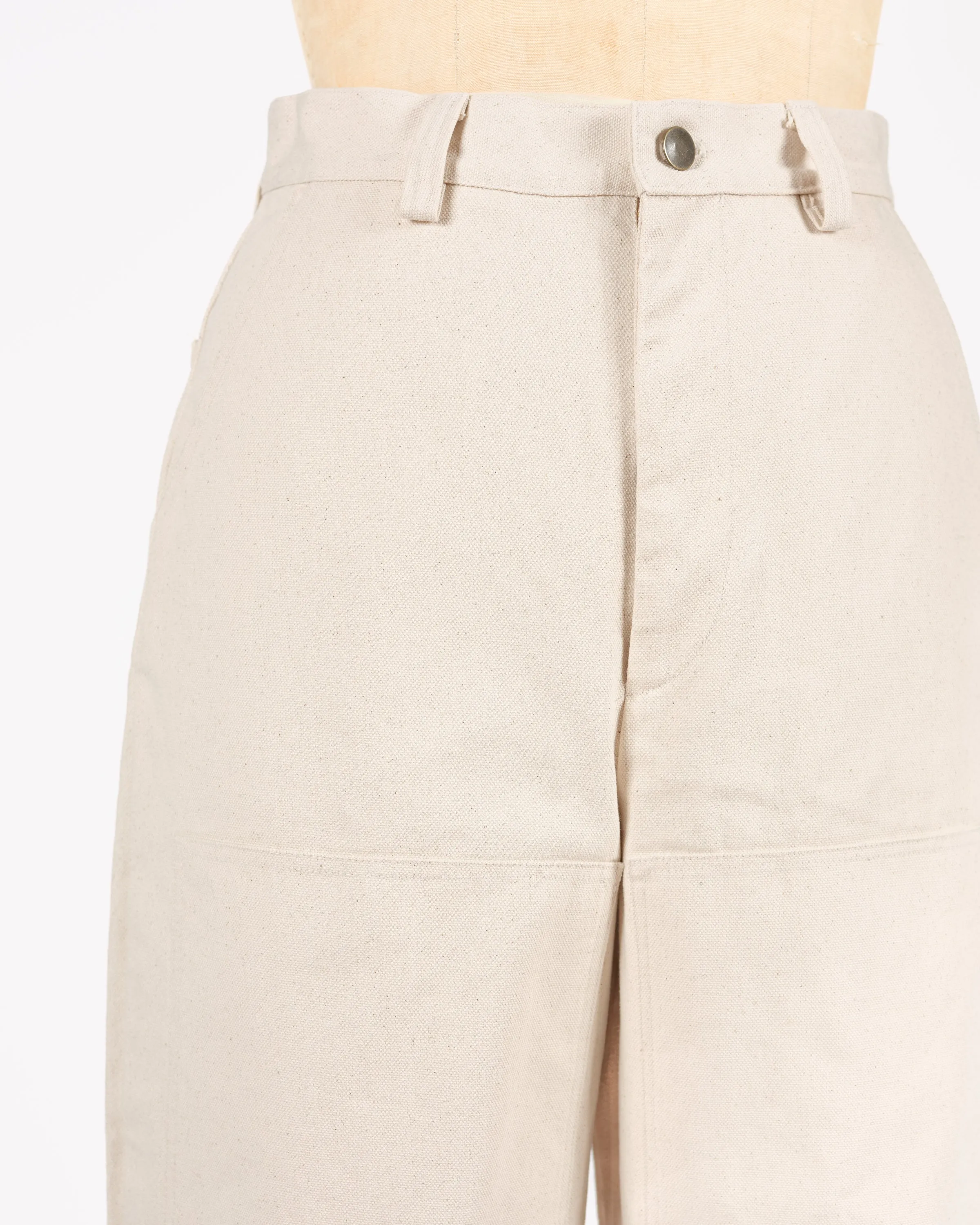 Sure! To optimize the title of a garden pant for an e-commerce product, lets include descriptive modifiers that highlight its key features. Heres an improved title:

Durable, Water-Resistant Garden Pants with Knee Pads for Outdoor Work

This optimized title provides potential buyers with a clear understanding of the products benefits, such as durability, water resistance, and comfort for outdoor tasks.