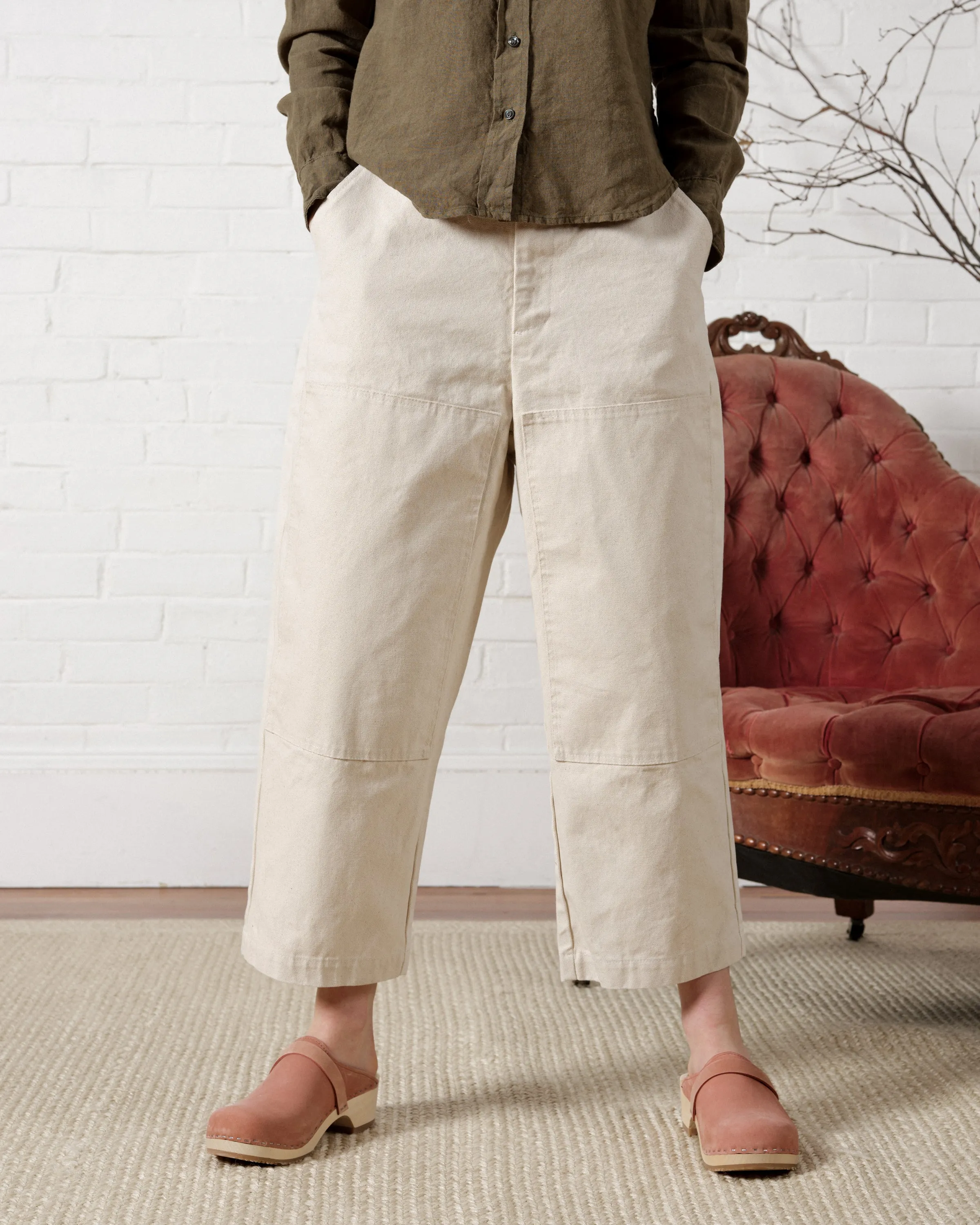 Sure! To optimize the title of a garden pant for an e-commerce product, lets include descriptive modifiers that highlight its key features. Heres an improved title:

Durable, Water-Resistant Garden Pants with Knee Pads for Outdoor Work

This optimized title provides potential buyers with a clear understanding of the products benefits, such as durability, water resistance, and comfort for outdoor tasks.