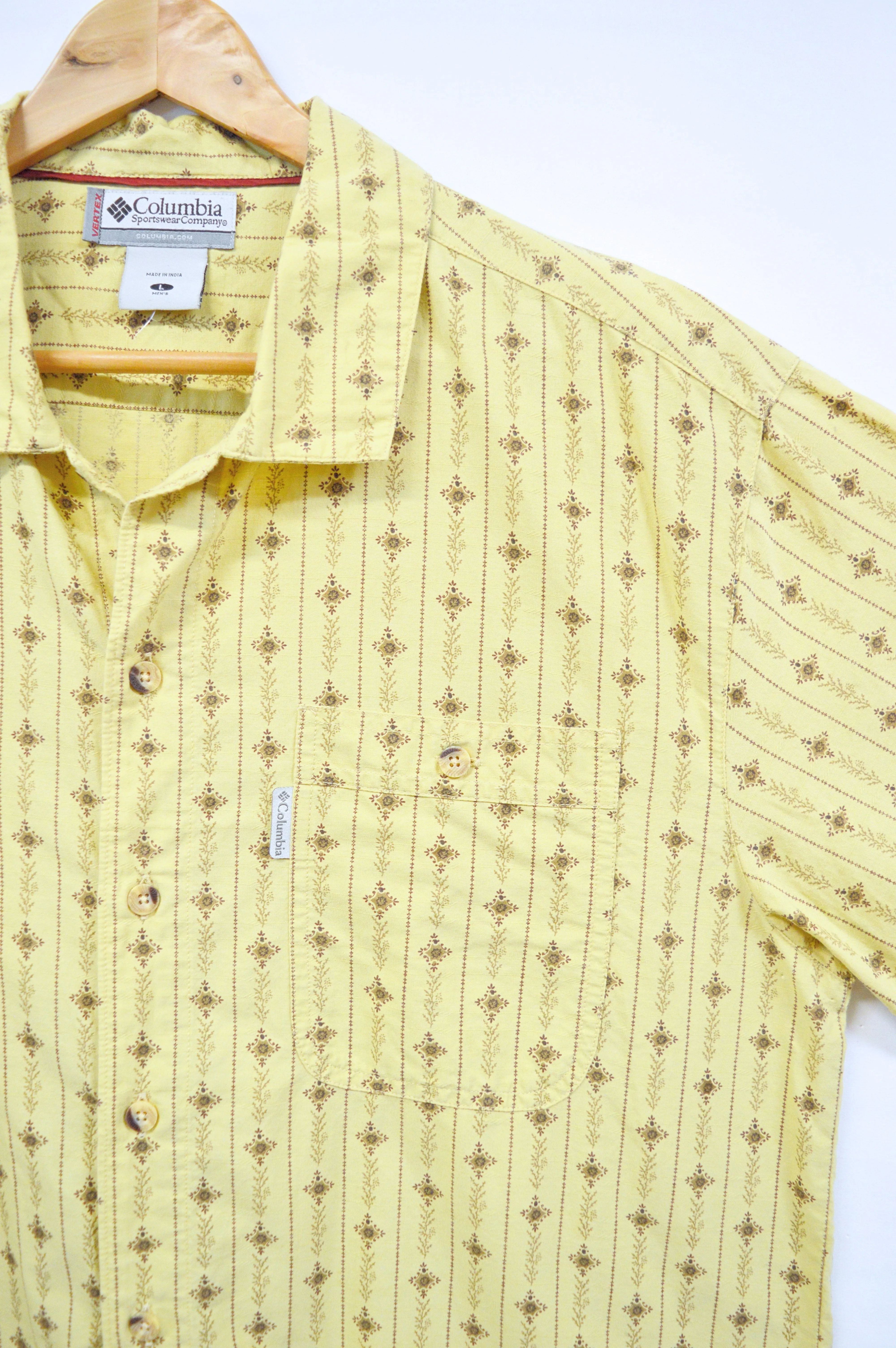 Men's Columbia Sportswear Printed Short Sleeve Button Down Collared Shirt | L